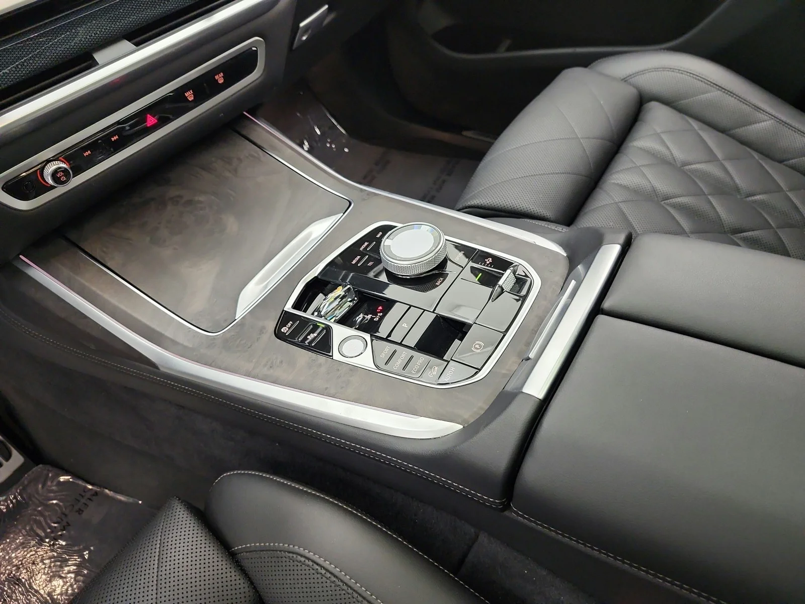 Used 2024 Black Sapphire Metallic BMW xDrive40i Sports Activity Vehicle image 11