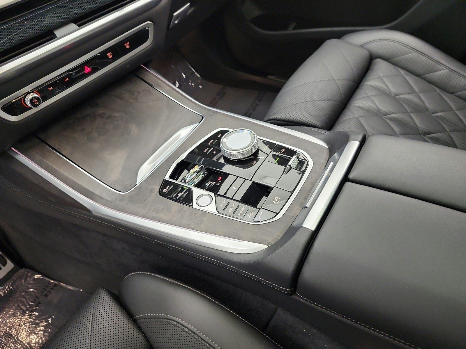 Used 2024 Black Sapphire Metallic BMW xDrive40i Sports Activity Vehicle image 11