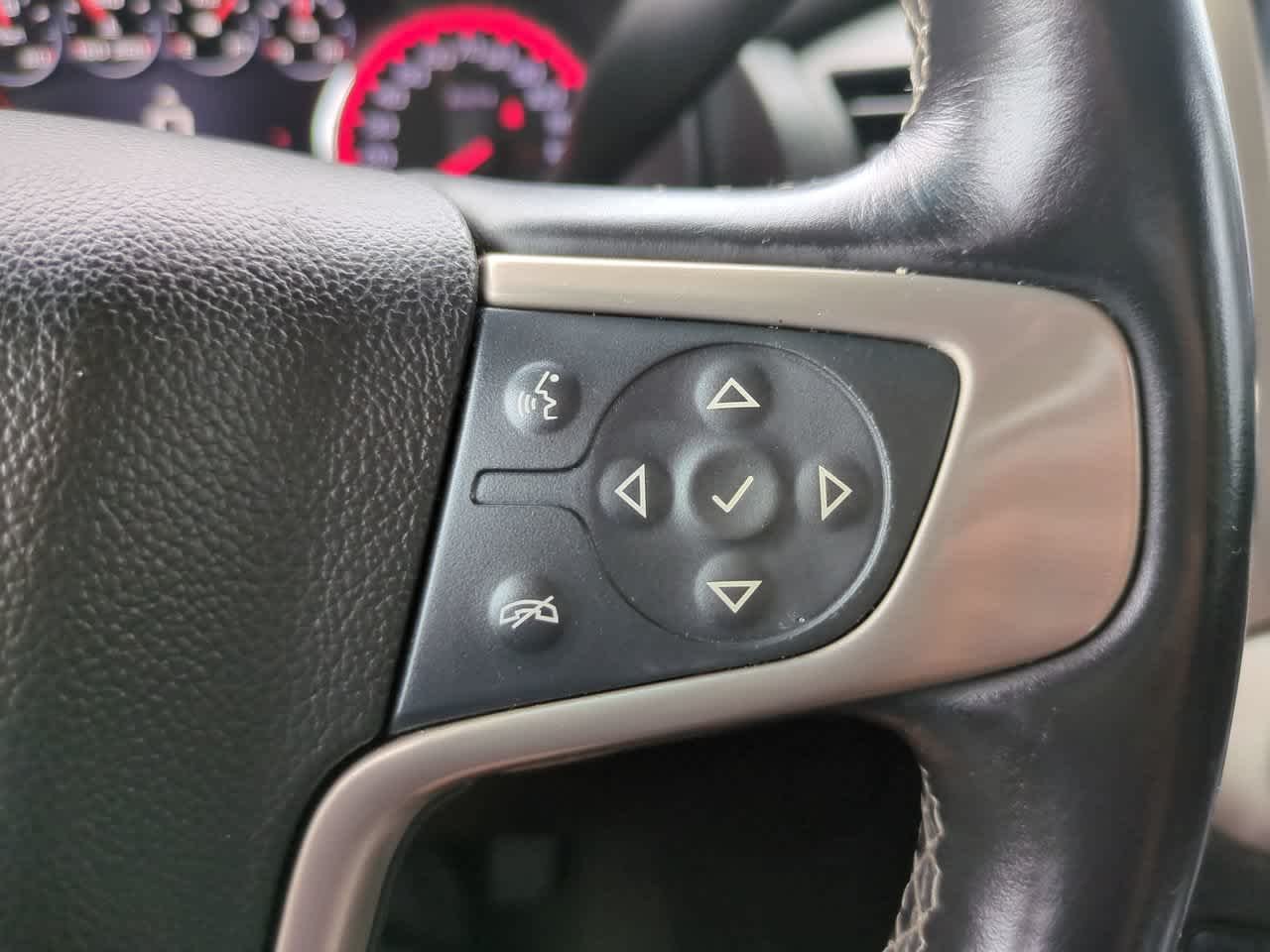 Used 2016 White Frost Tricoat GMC Denali image 27