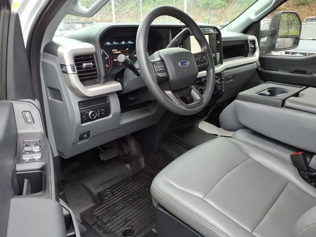 Used 2023 White Ford XL image 19