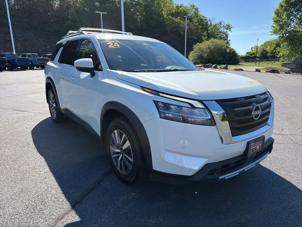 Used 2024 White Nissan SL image 7