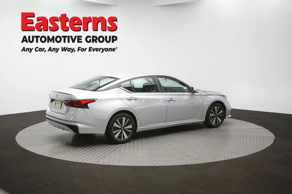Used 2022 Silver Nissan 2.5 SV image 37