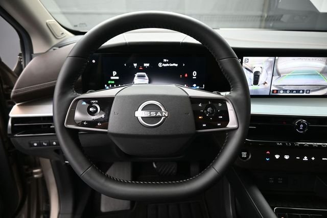 Used 2025 Gold Nissan Platinum image 7