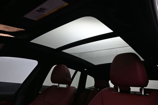 Used 2024 Black BMW xDrive30i image 10