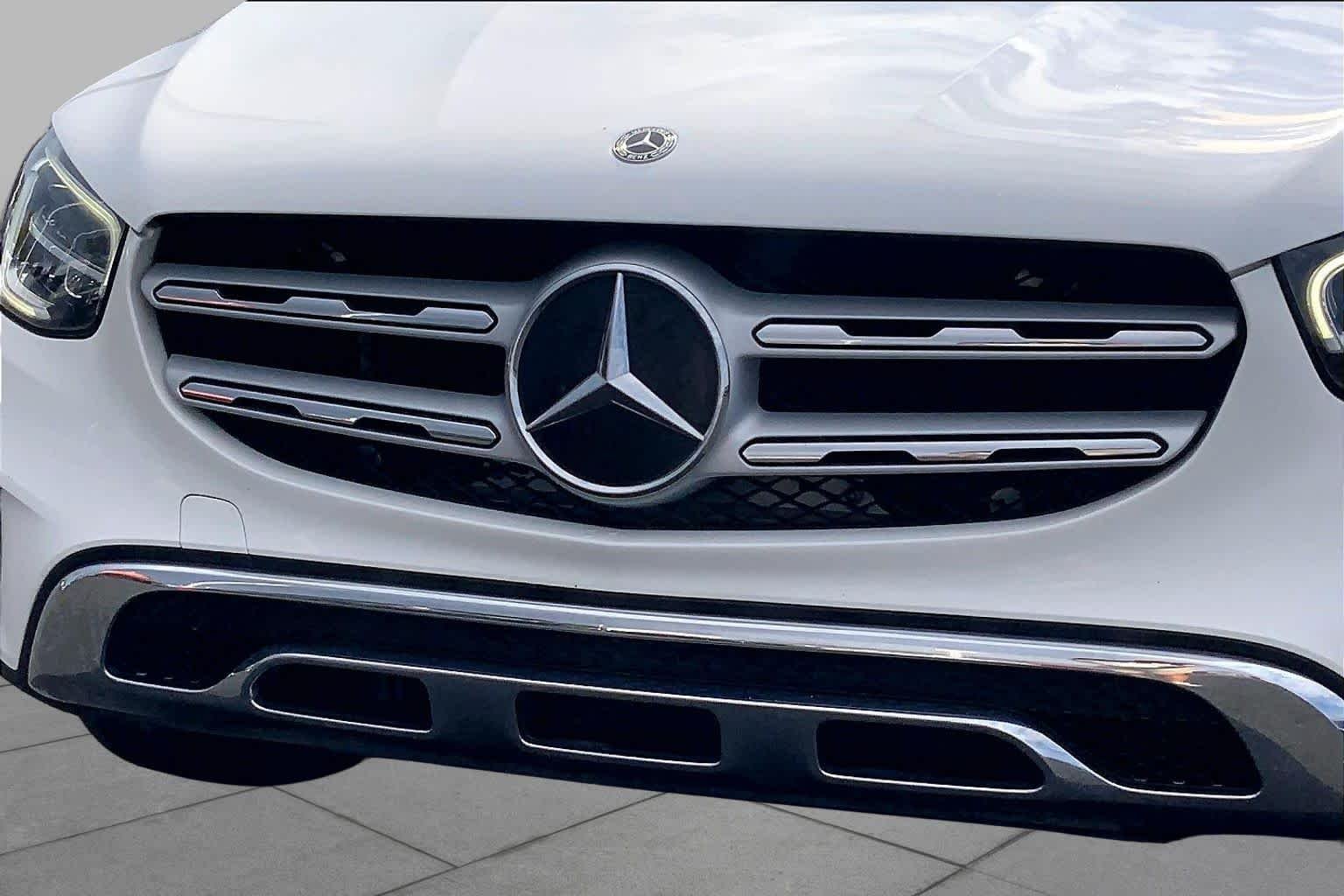 Used 2020 designo Diamond White Metallic Mercedes-Benz GLC 300 image 30