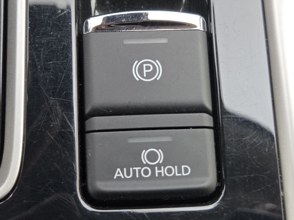 Used 2023 White Diamond Mitsubishi SE image 7