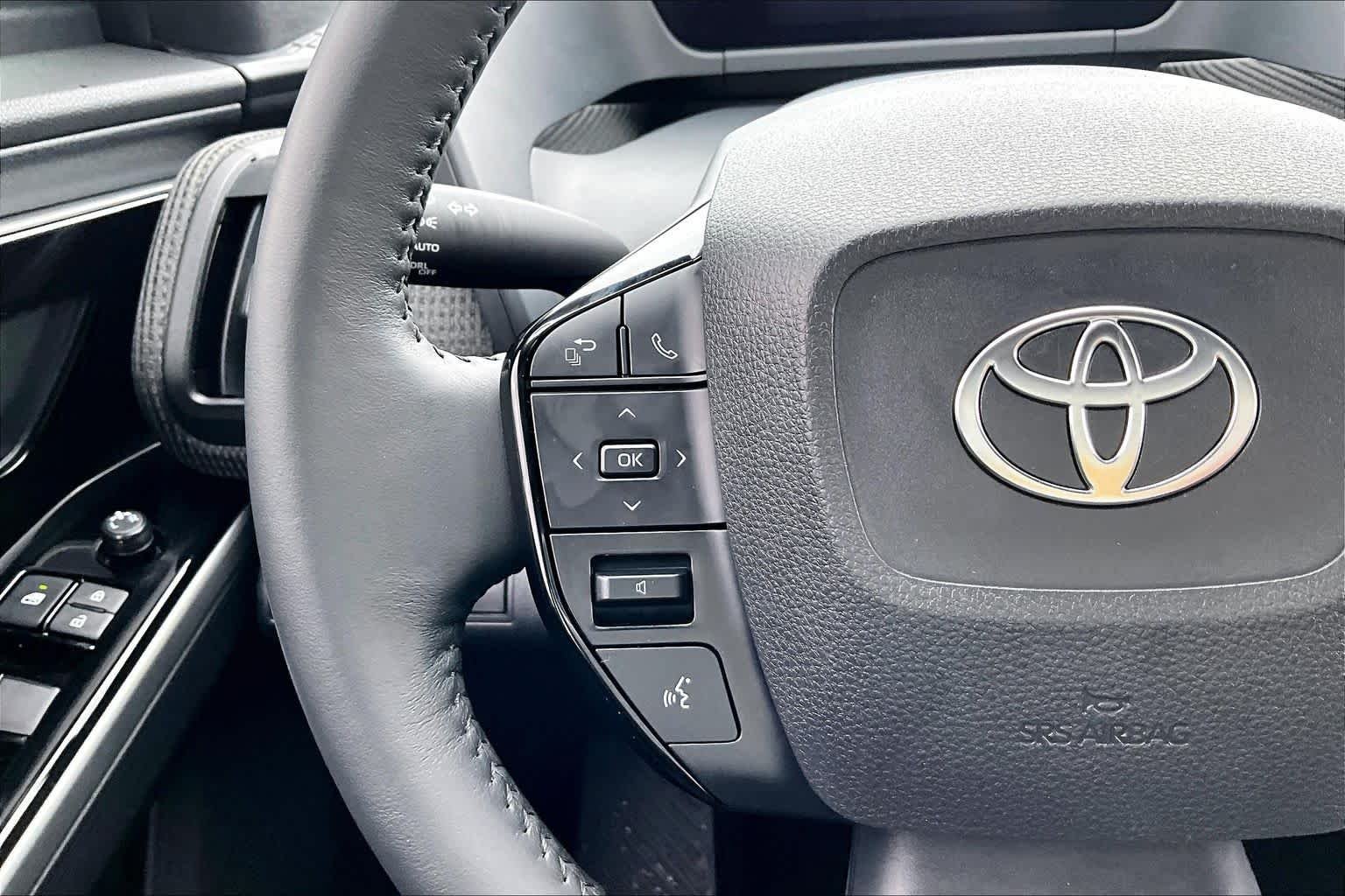 Used 2024 Wind Chill Pearl Toyota XLE image 22