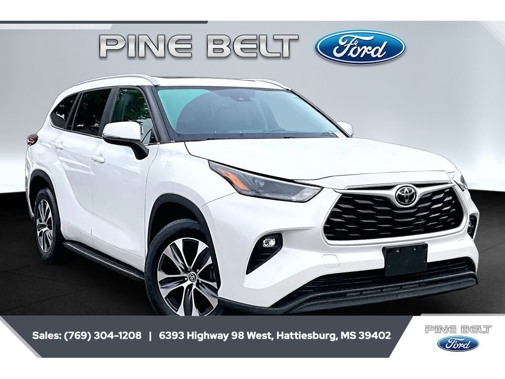 Used 2023 Wind Chill Pearl Toyota XLE image 1