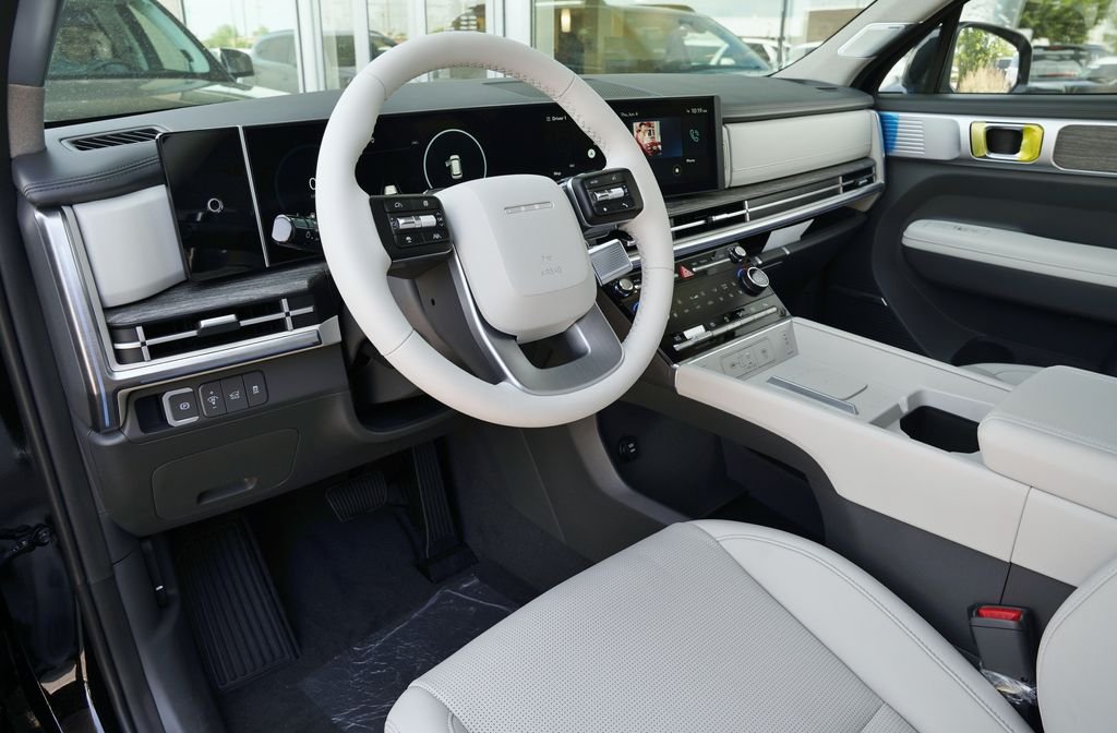 New 2026 Phantom Black Hyundai Limited image 41