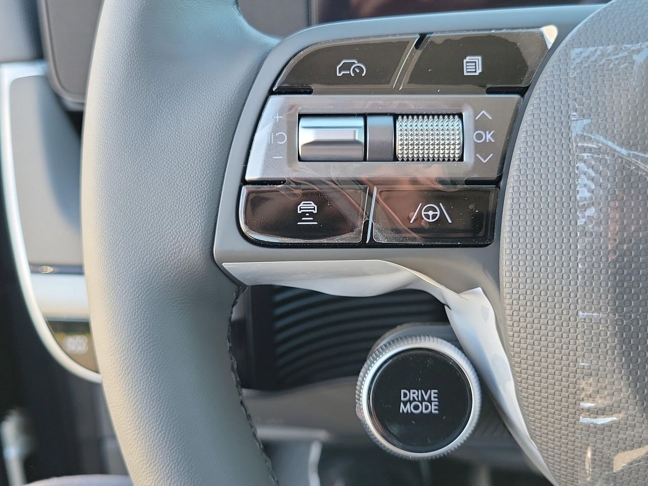 New 2026 Abyss Black Hyundai SEL image 7