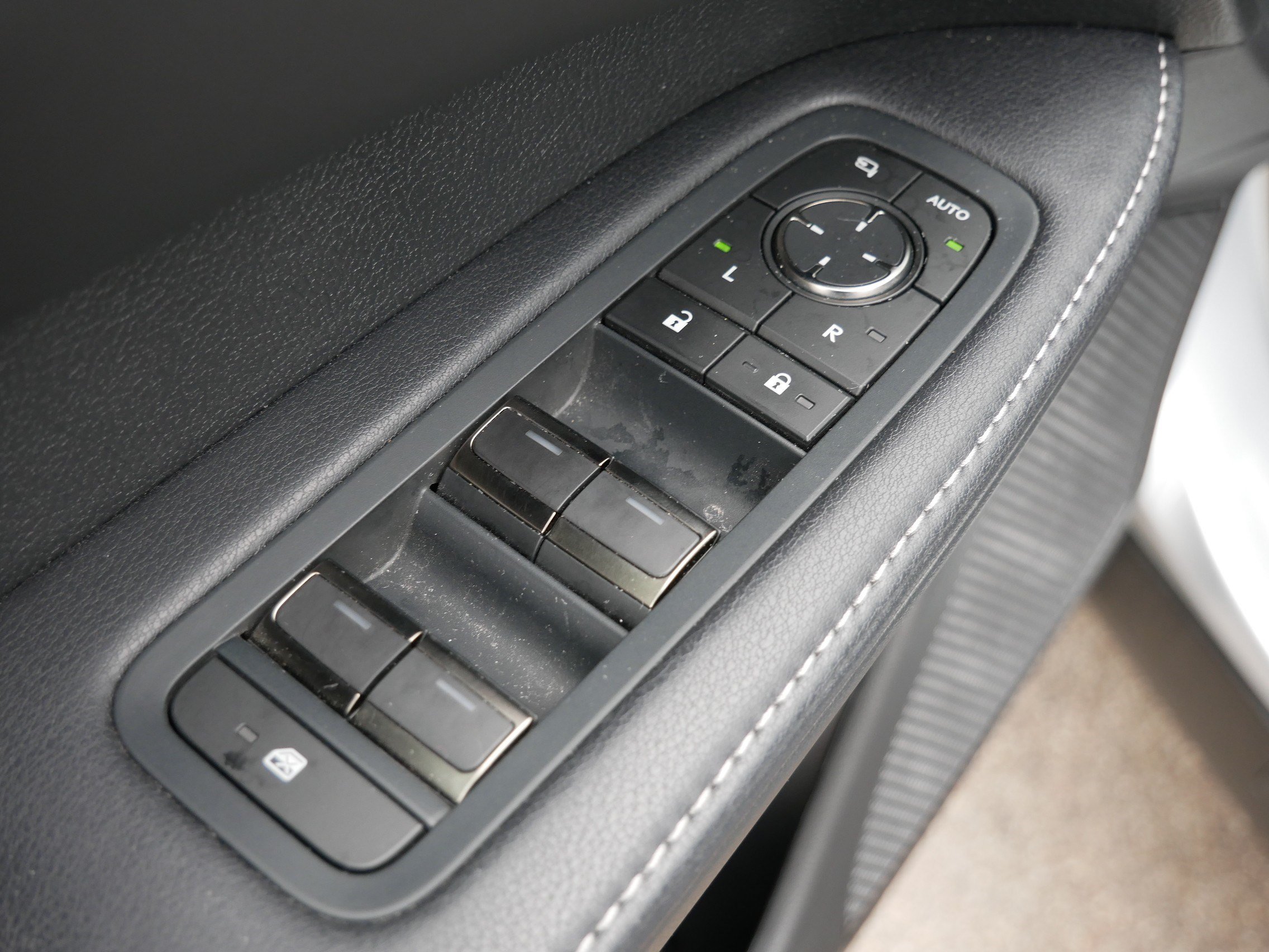 Used 2024 Iridium Lexus RX 350 Premium image 19