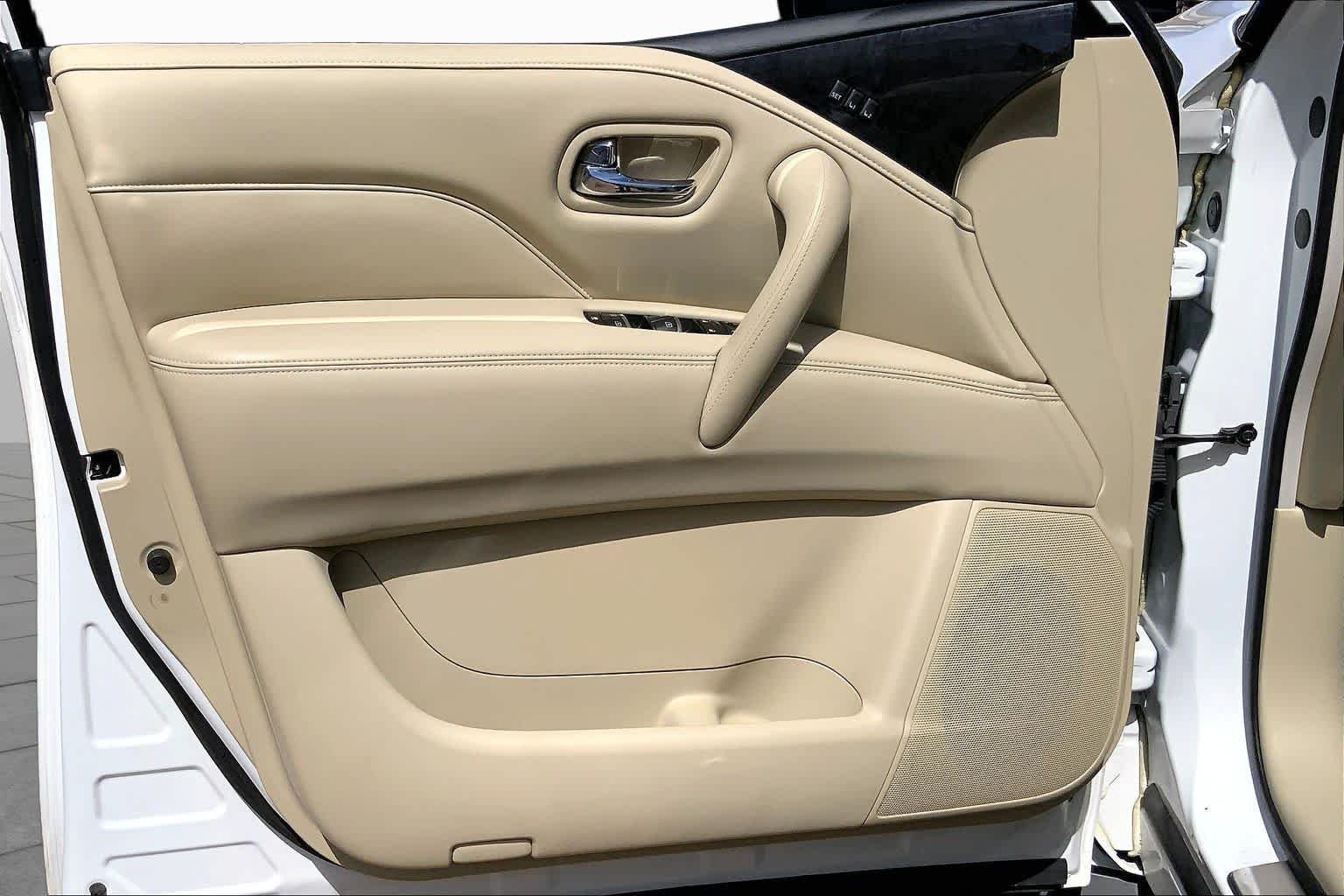 Used 2022 Moonstone White INFINITI LUXE image 22