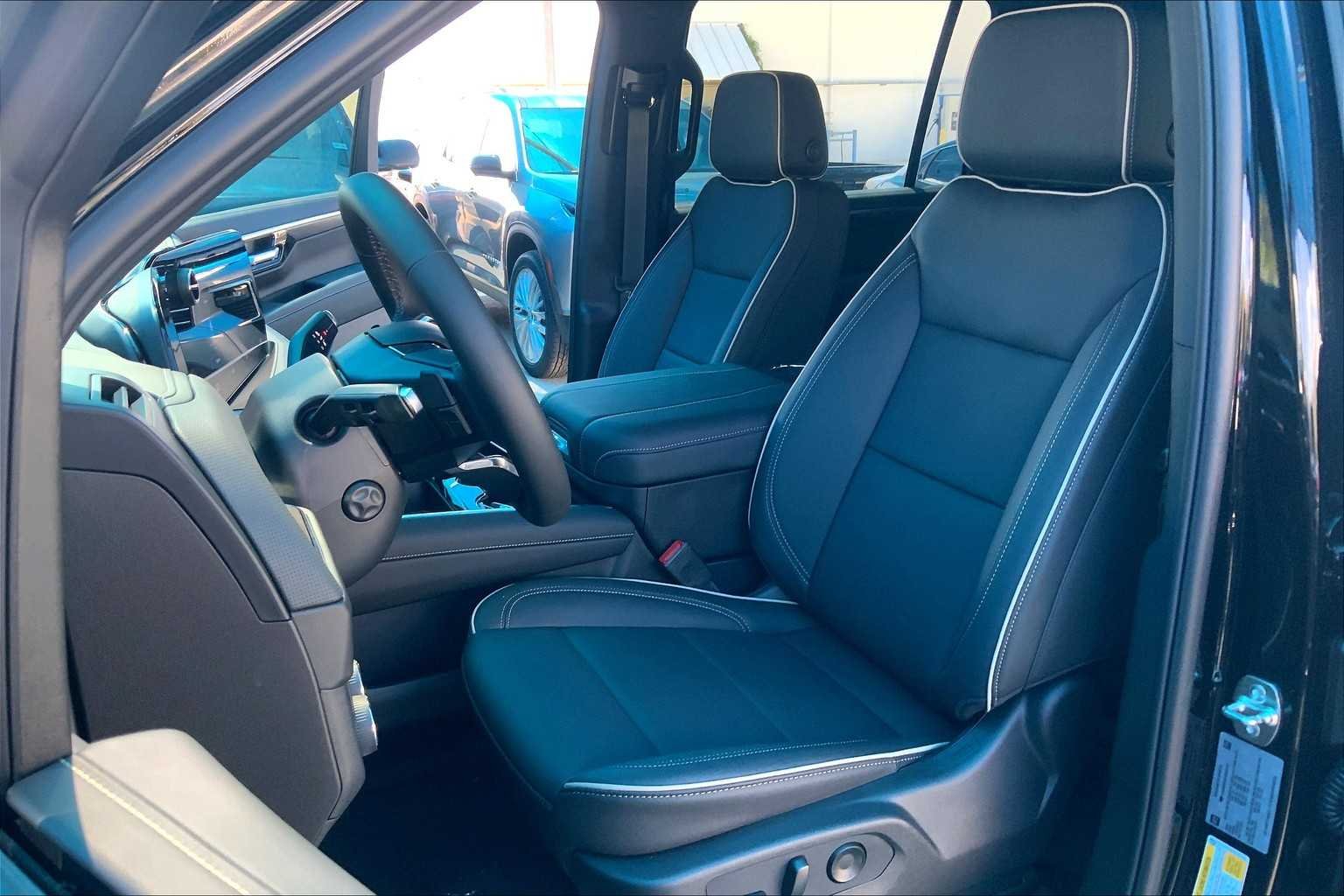Used 2025 Black Chevrolet Premier image 9