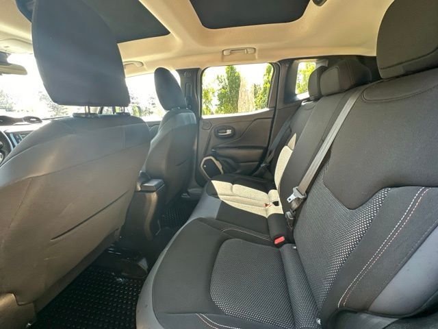 Used 2016 Jungle Green Jeep Latitude image 17