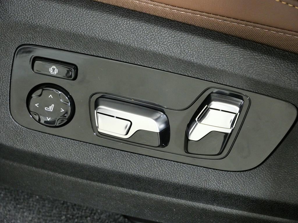 Used 2026 Mineral White Metallic BMW xDrive40i image 40