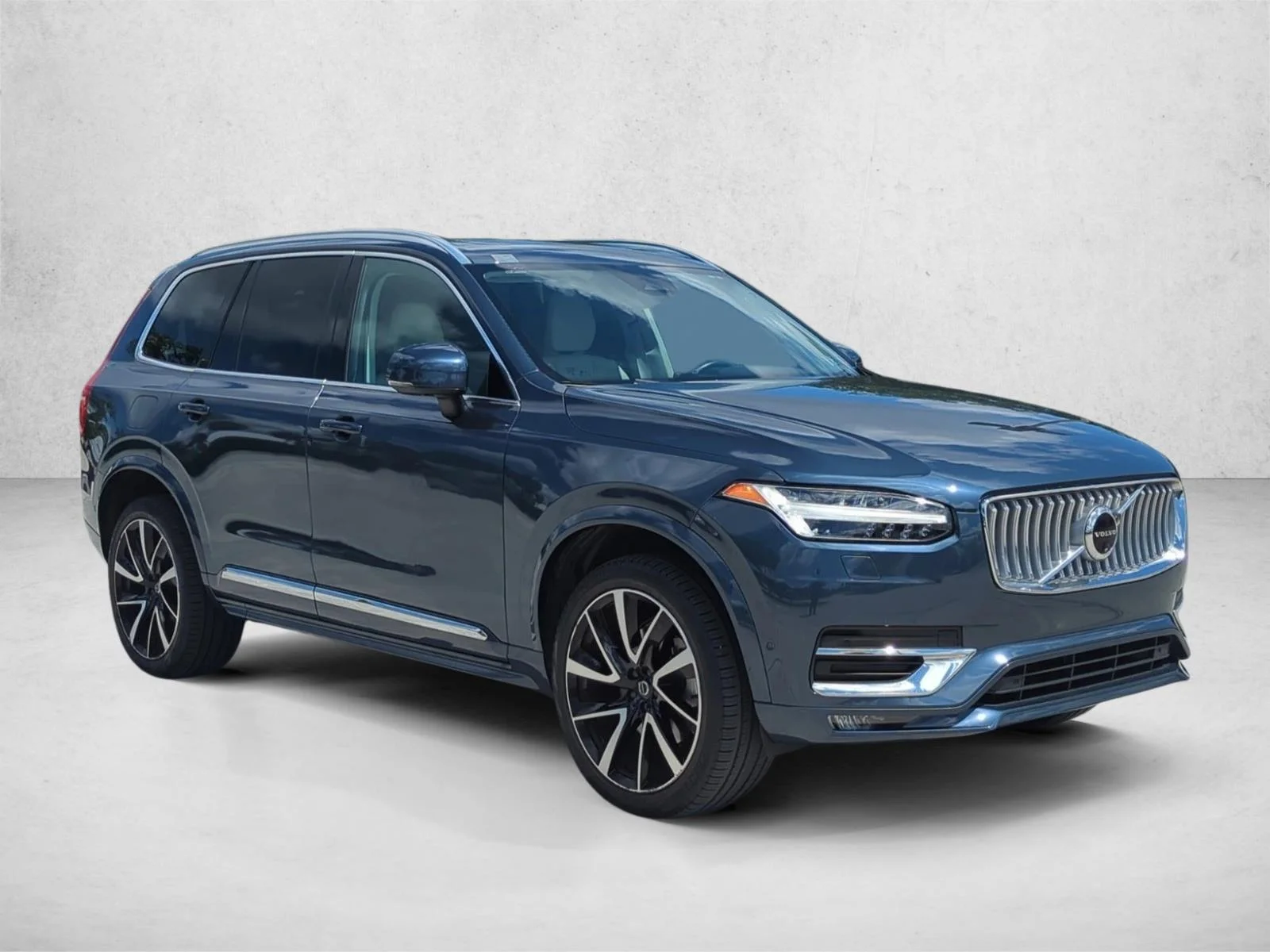 Used 2024 Blue Volvo Plus Bright Theme image 3