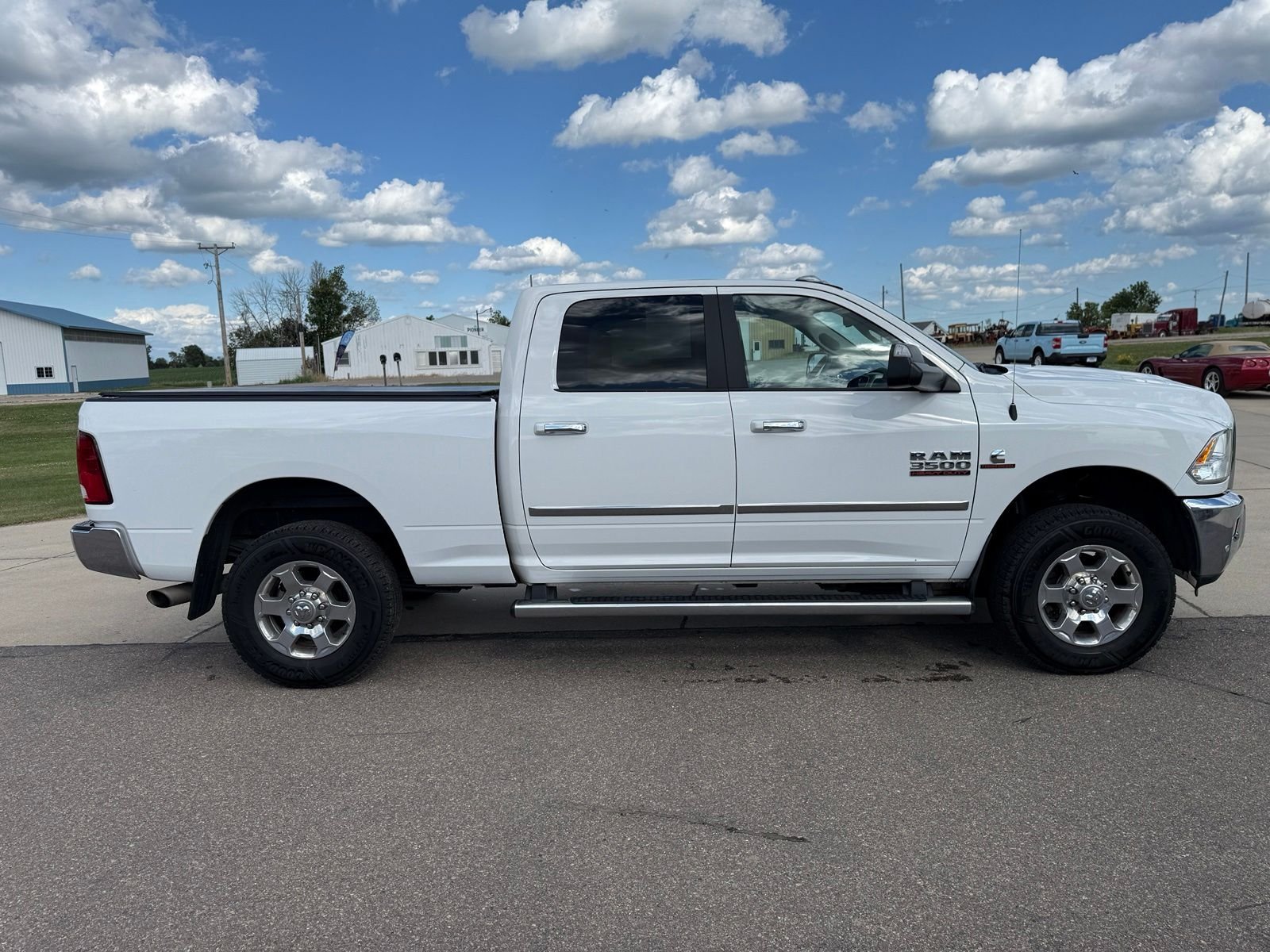 Used 2018 Bright White Clearcoat Ram Big Horn image 8