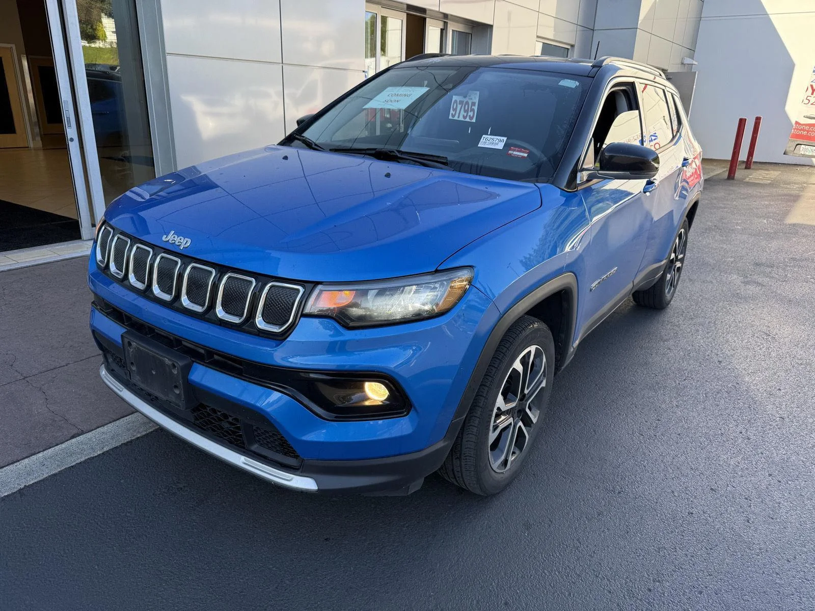 Used 2022 Laser Blue Pearlcoat Jeep Limited image 1