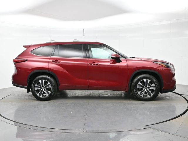 Used 2022 Ruby Flare Pearl Toyota XLE image 8