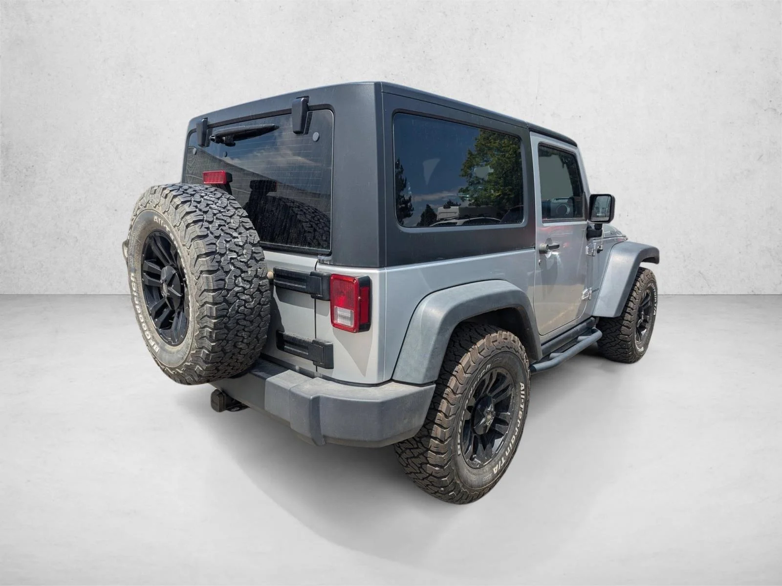 Used 2012 Bright Silver Clearcoat Metallic Jeep Rubicon image 5