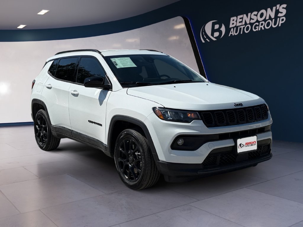 Used 2026 White Jeep Latitude image 7