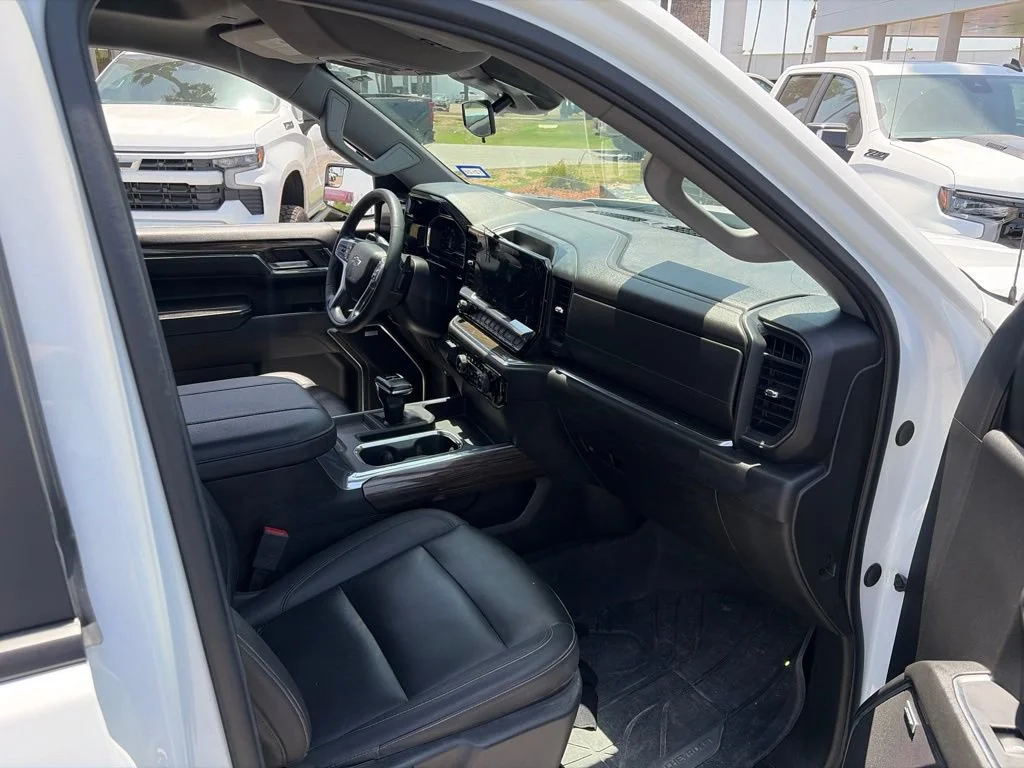 Used 2024 Summit White Chevrolet RST image 9