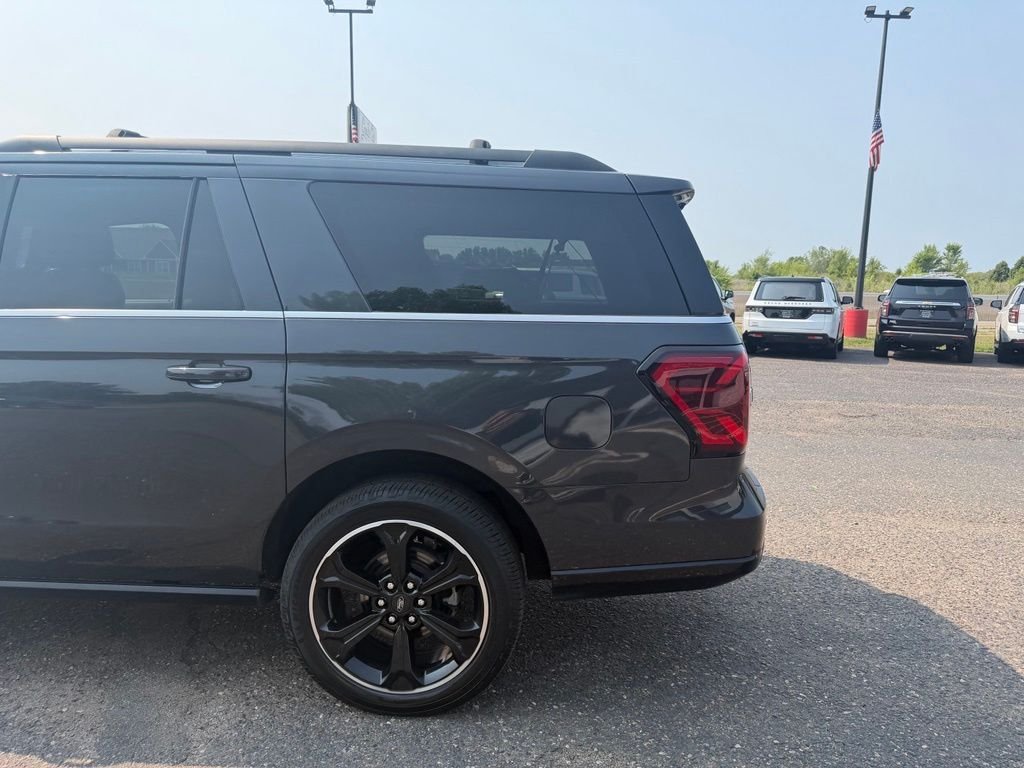 Used 2023  Ford Limited image 8