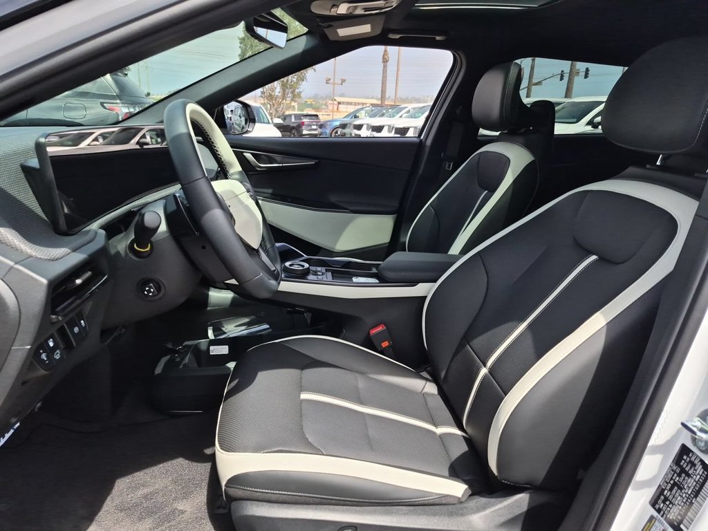 New 2026 Glacial White Pearl / Black Ro Kia GT-LINE image 20