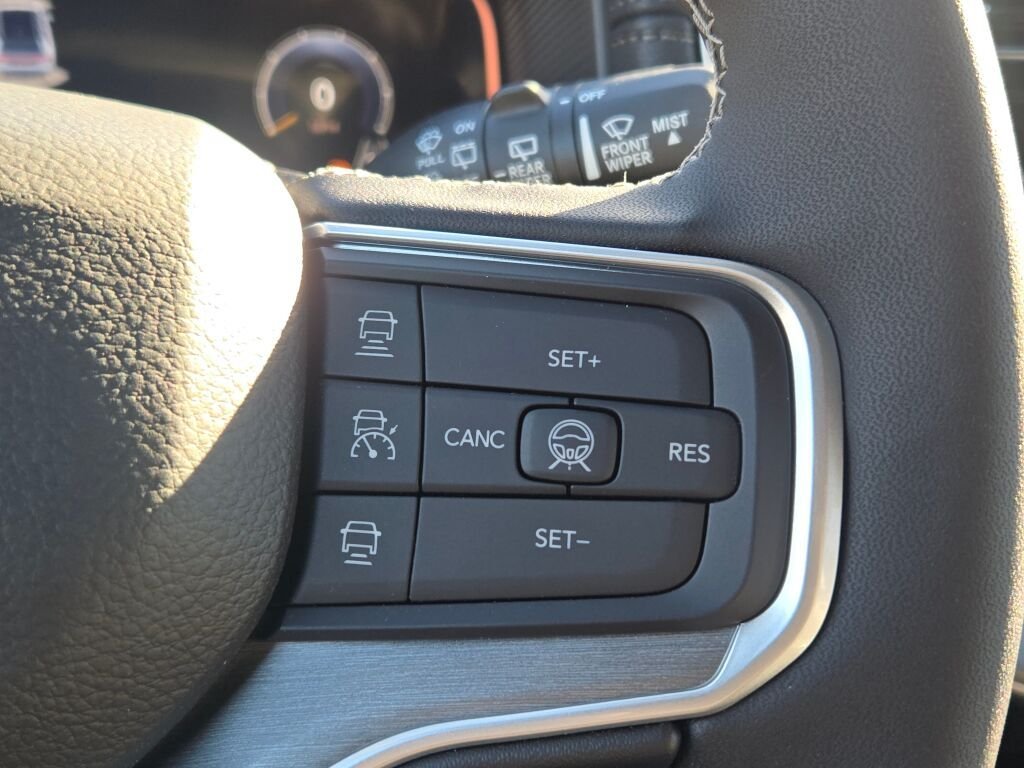 New 2026 Silver-Zynith Exterior Paint Jeep Limited Altitude image 31
