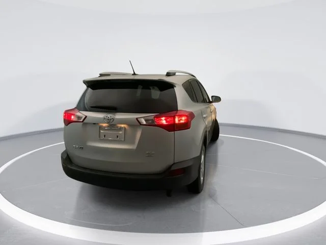 Used 2014 Silver Toyota XLE image 3