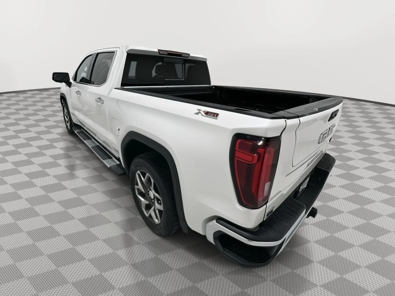 Used 2023 WHITE FROST TRICOAT GMC SLT image 3