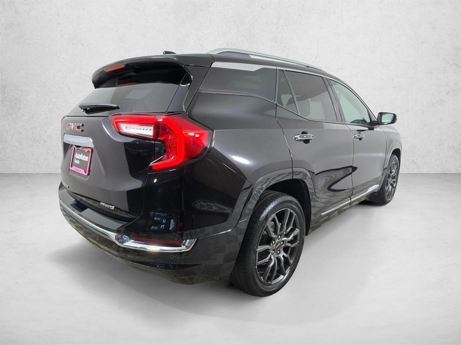 Used 2022 Ebony Twilight Metallic GMC Denali image 5