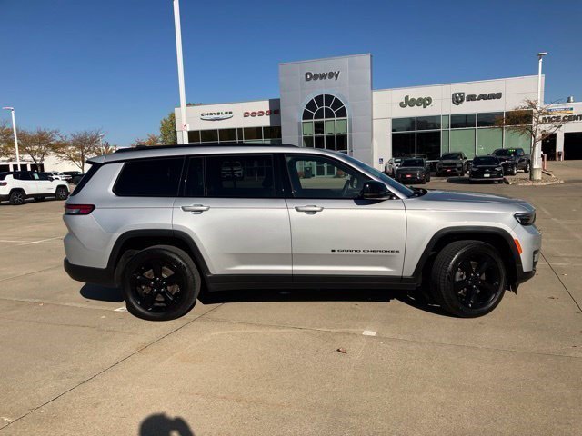 Used 2023 Silver Zynith Jeep Altitude image 4
