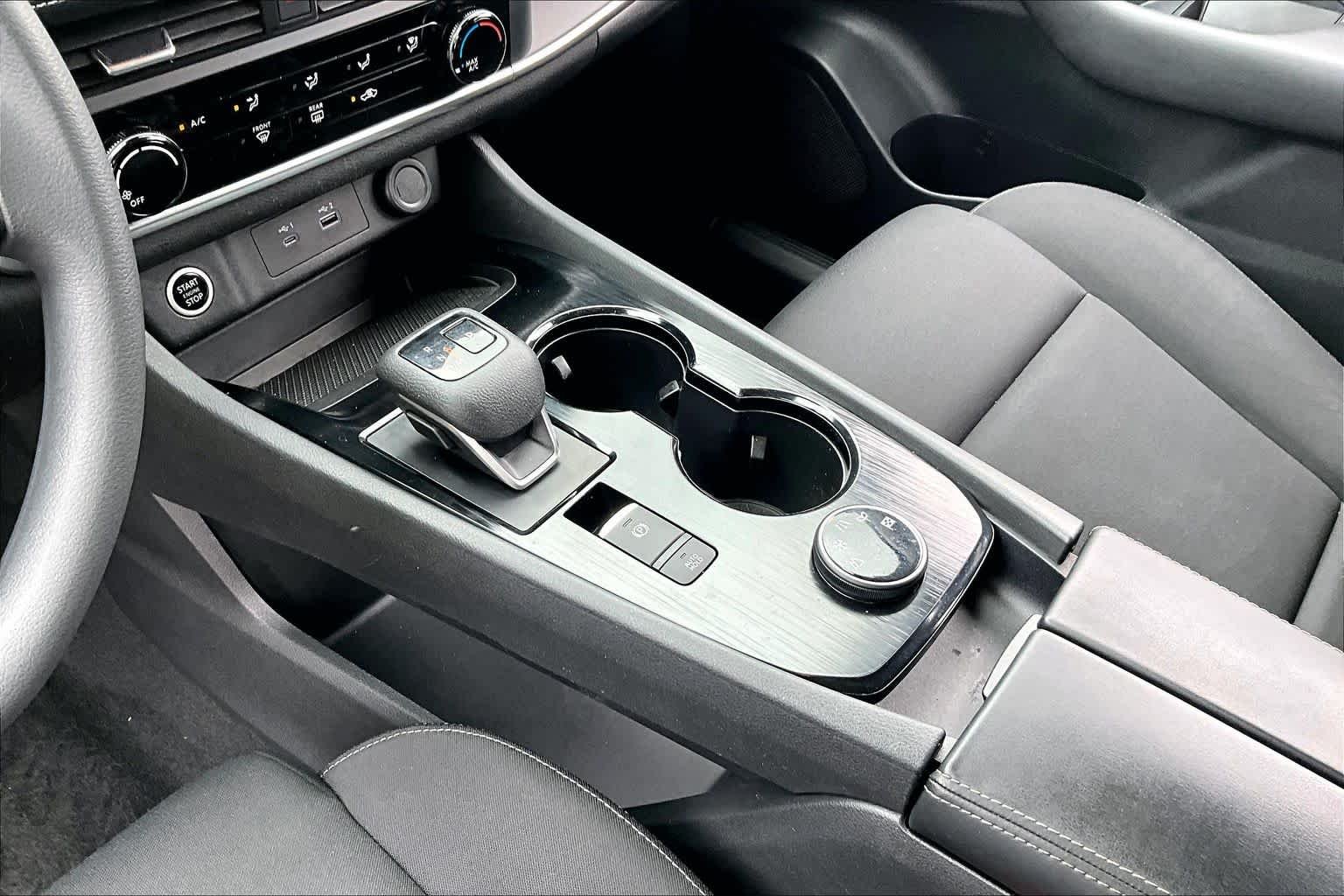 Used 2023 Glacier White Nissan S image 16