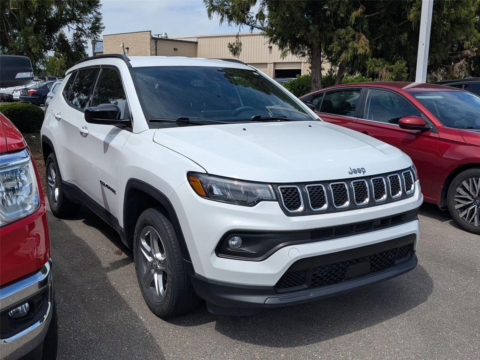 Used 2023 Bright White Clearcoat Jeep Latitude image 3