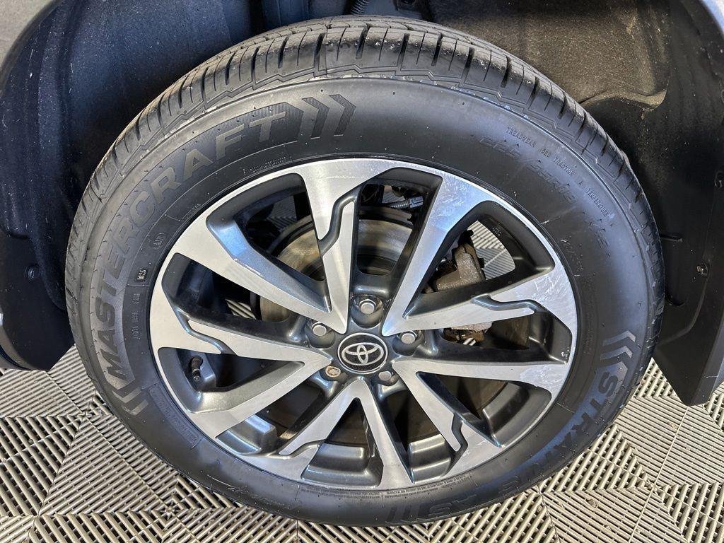 Certified Used 2022 Silver Toyota XLE image 10