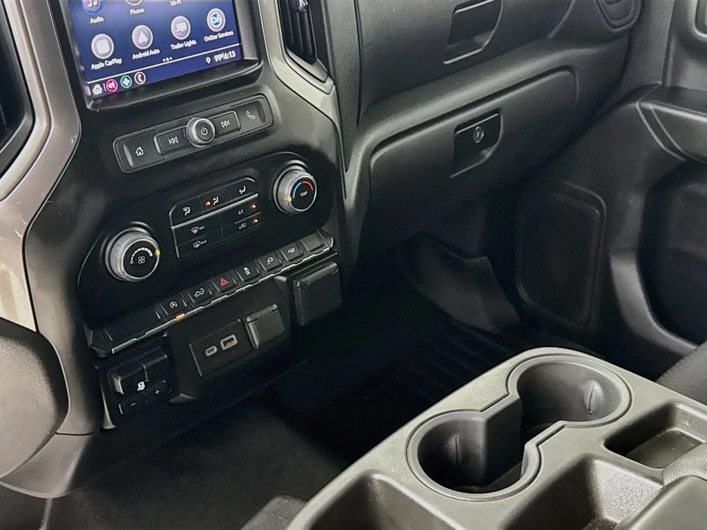 Used 2021 White Chevrolet Custom image 18