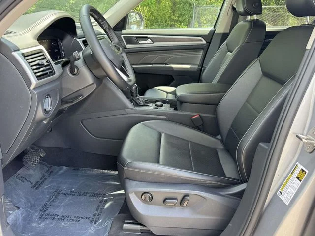 Used 2023 Silver Volkswagen 3.6L V6 SE w/Technology image 14