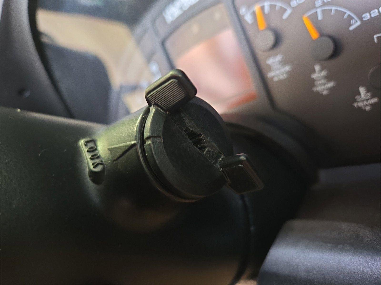 Used 1994 GREEN Chevrolet  image 17