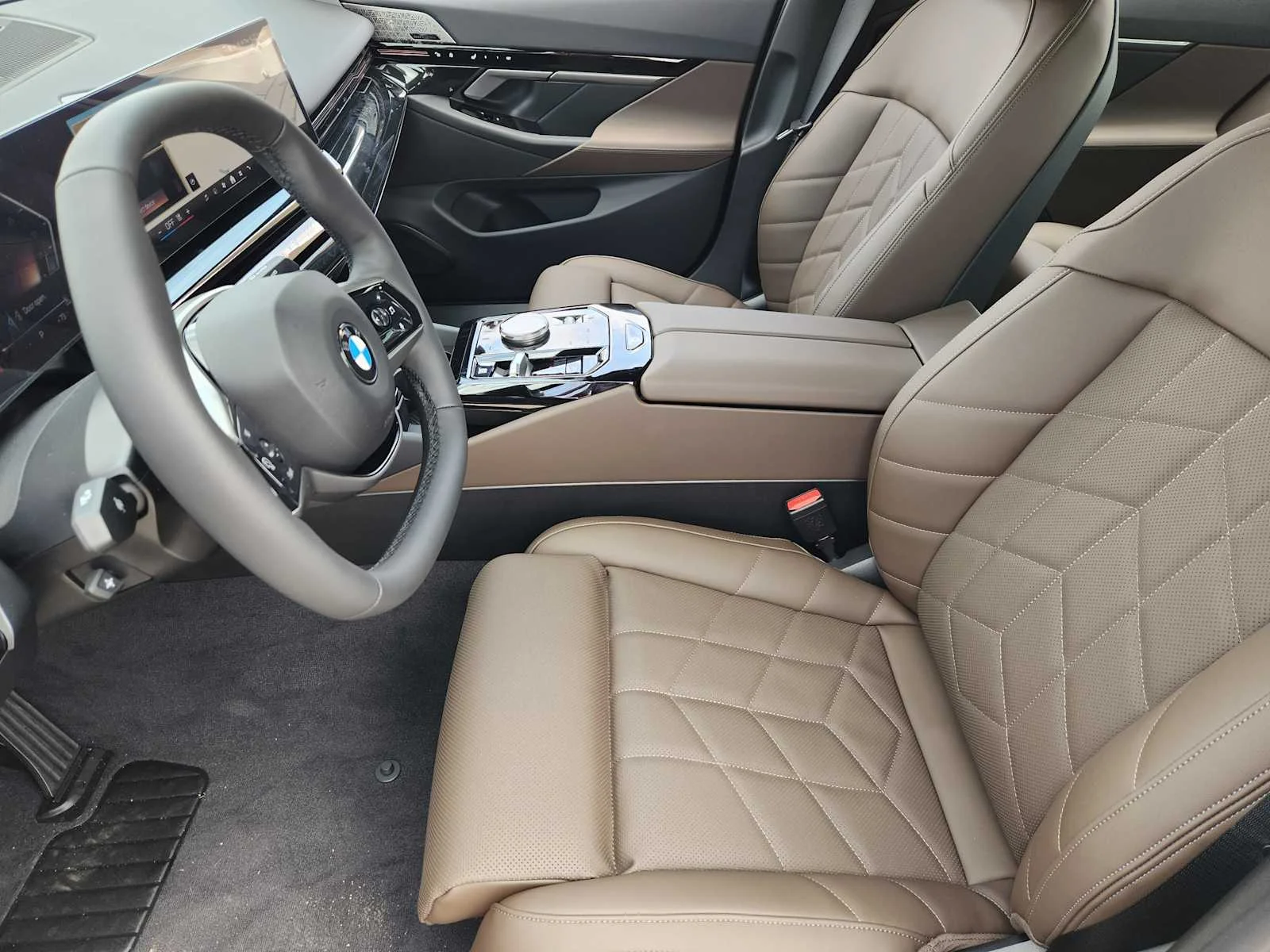 New 2026 Mineral White Metallic BMW 530i image 4