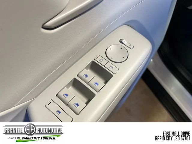 Used 2025 White Hyundai SEL image 16