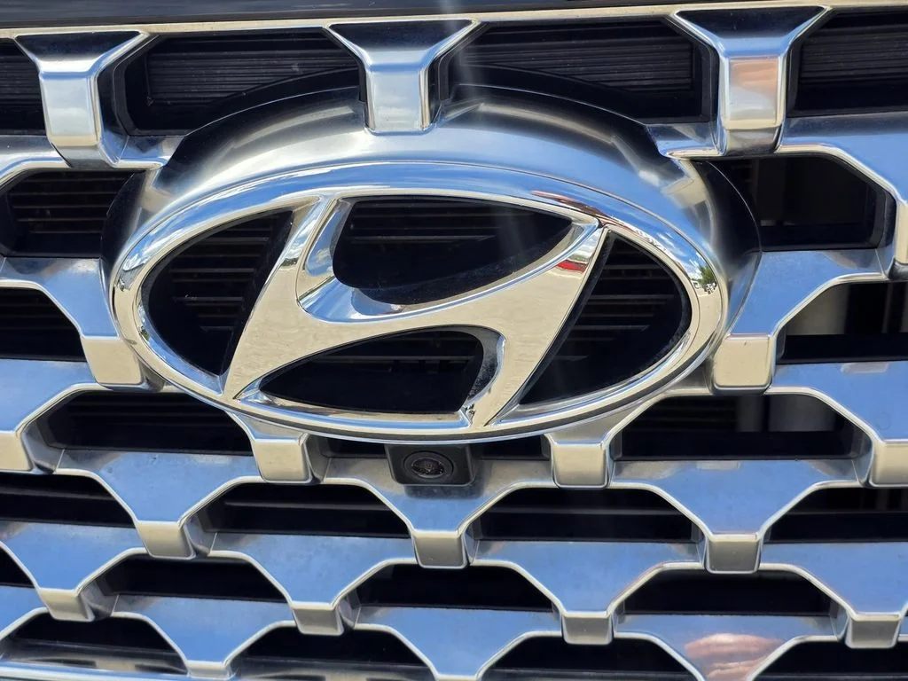 Used 2023 Black Hyundai Limited image 3