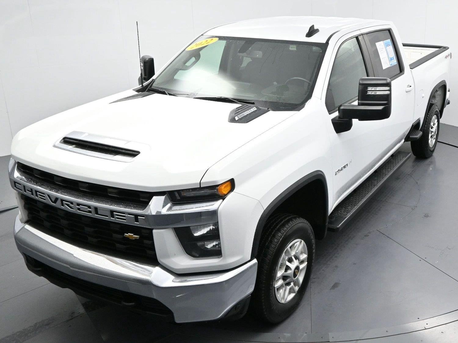 Used 2022 Summit White Chevrolet LT image 37