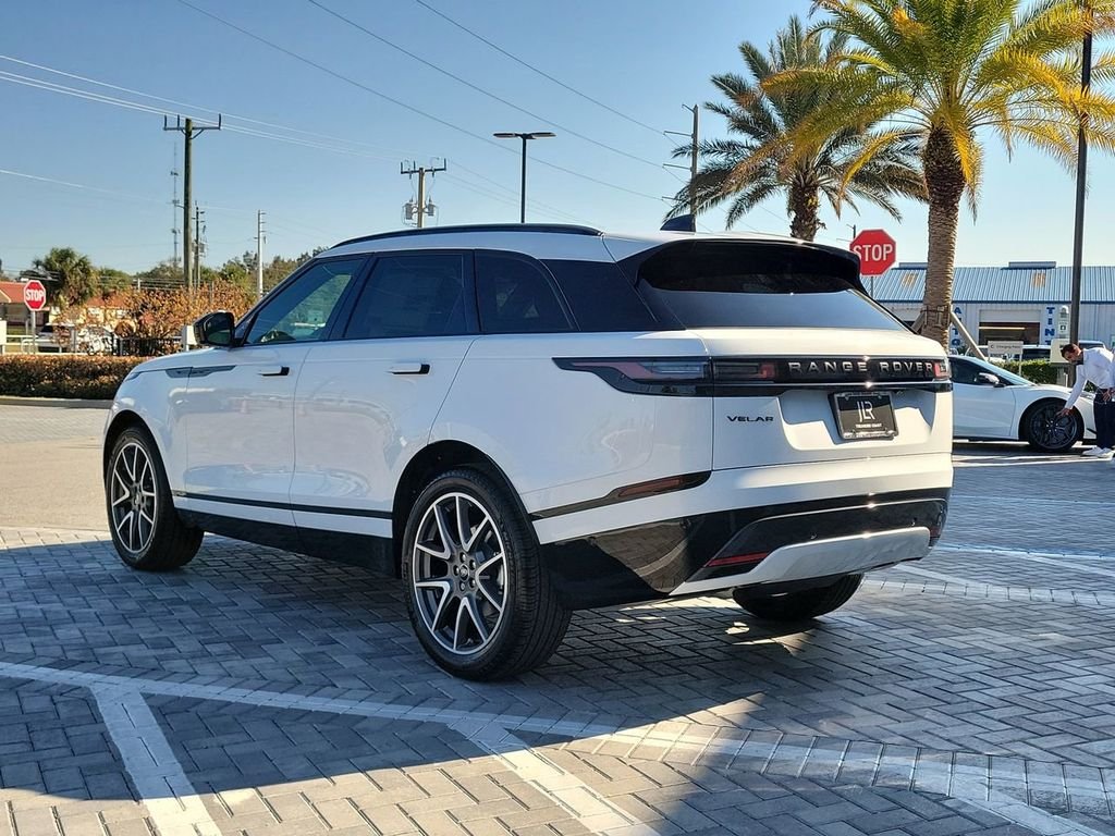 New 2026 Fuji White Land Rover Dynamic SE image 3