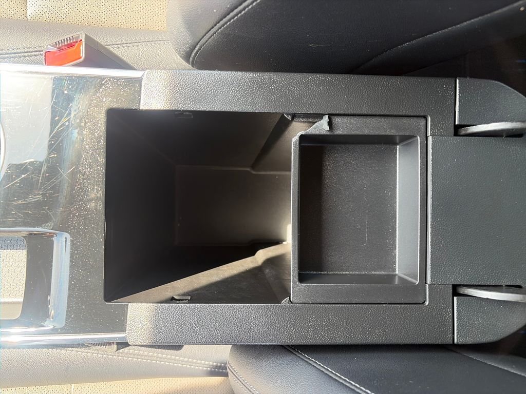 Used 2025 White Chevrolet LT image 25