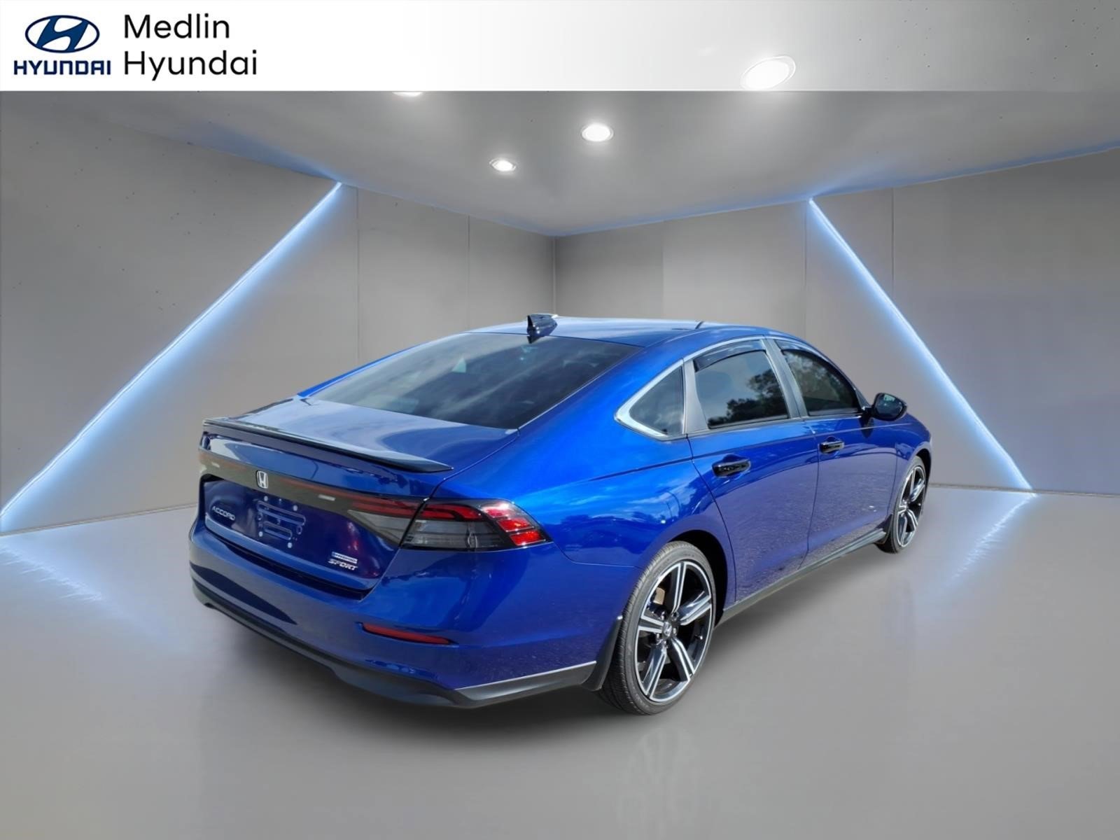 Used 2025  Honda Sport image 3
