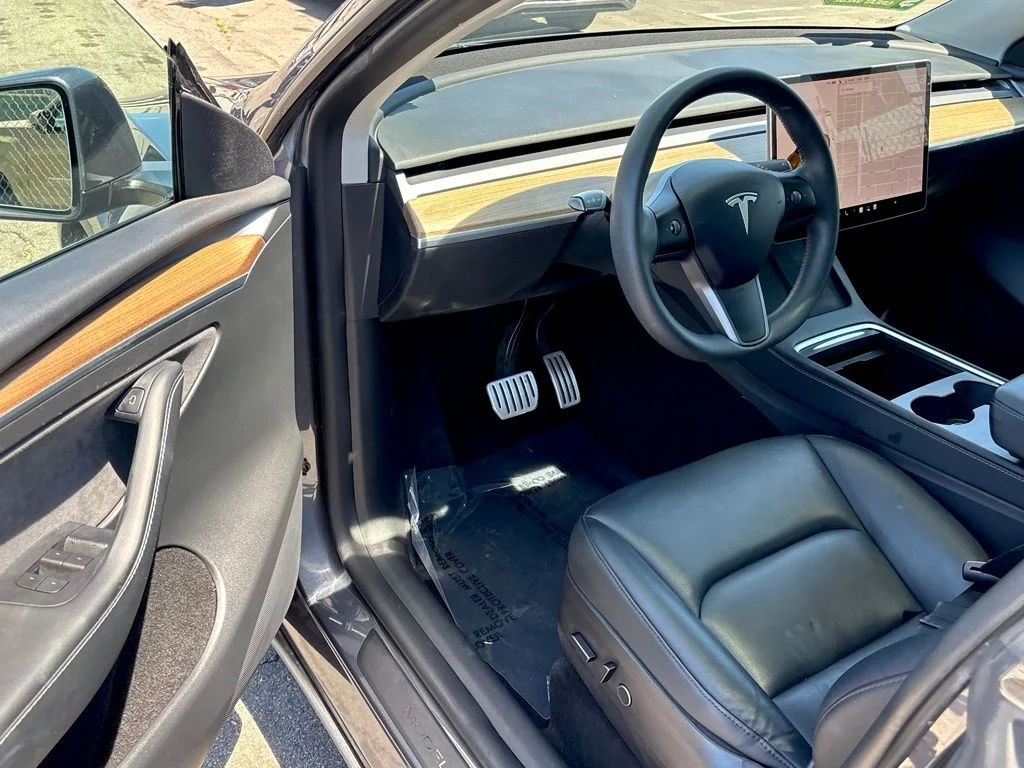 Used 2022  Tesla Performance image 8