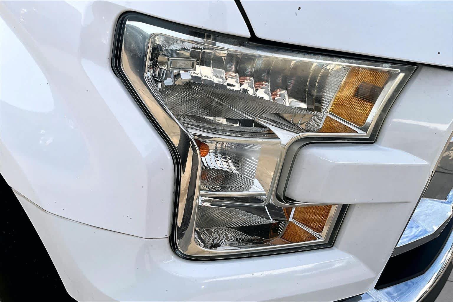 Used 2016 Oxford White Ford XLT image 27