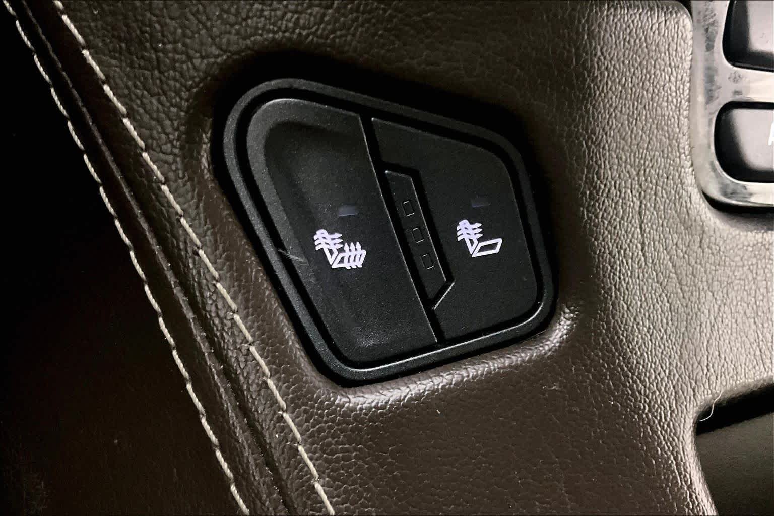 Used 2015 Summit White Chevrolet LT image 31