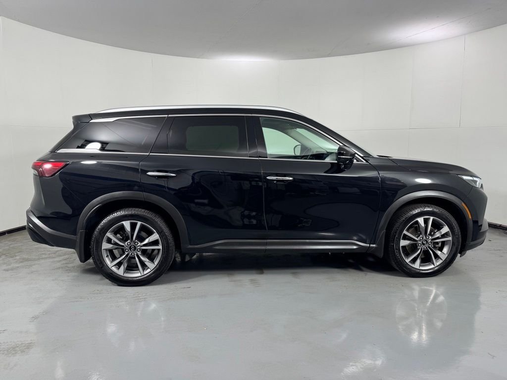 Used 2023 Mineral Black INFINITI LUXE image 5